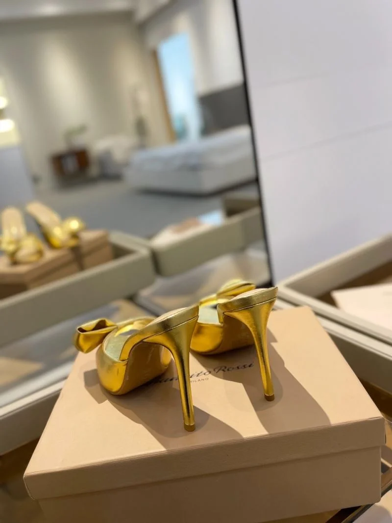 Minimalist Gianvito Rossi Sandals 10132