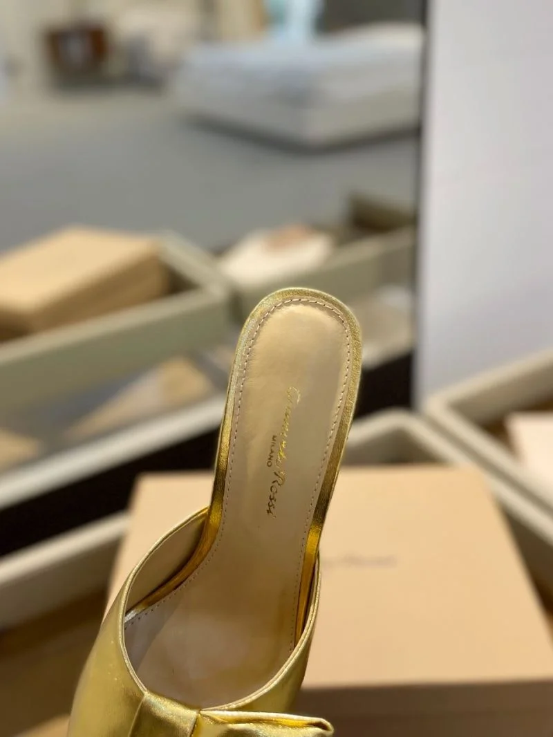 Minimalist Gianvito Rossi Sandals 10132