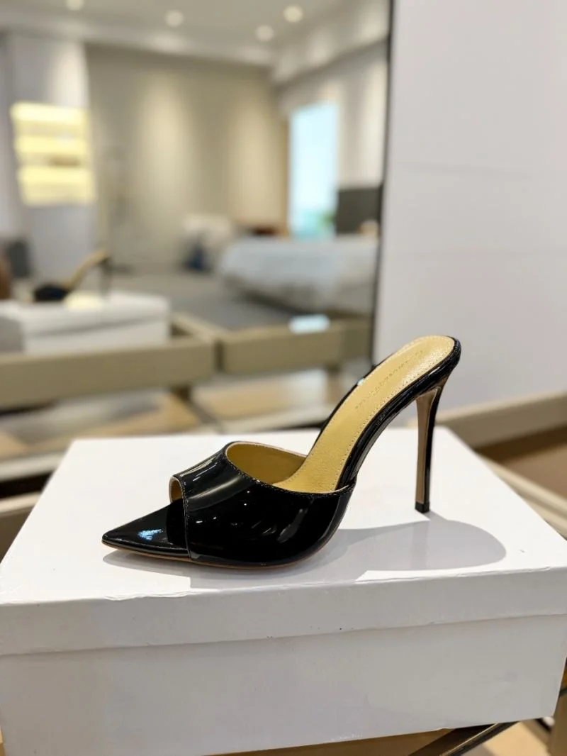 UrbanChic Gianvito Rossi Sandals 10016