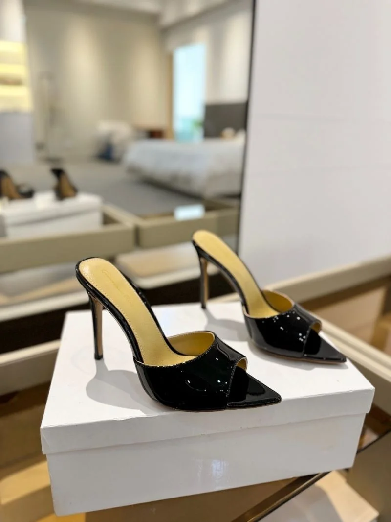 UrbanChic Gianvito Rossi Sandals 10016