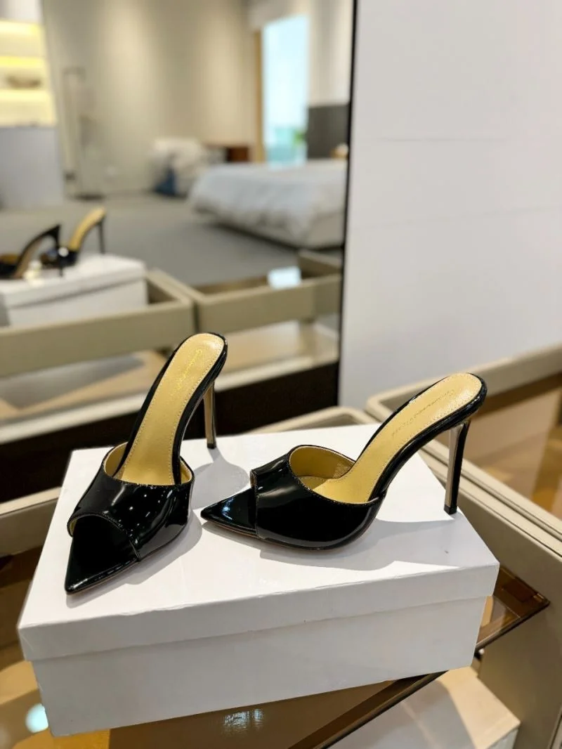 UrbanChic Gianvito Rossi Sandals 10016