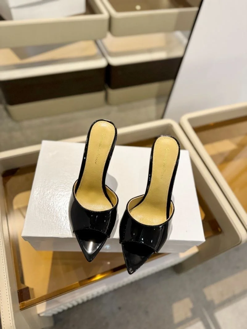 UrbanChic Gianvito Rossi Sandals 10016