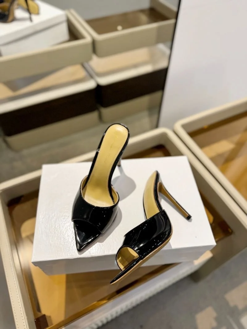 UrbanChic Gianvito Rossi Sandals 10016