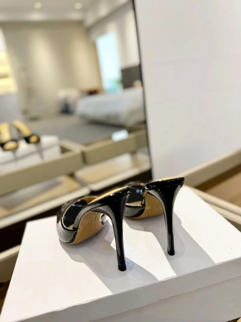 UrbanChic Gianvito Rossi Sandals 10016