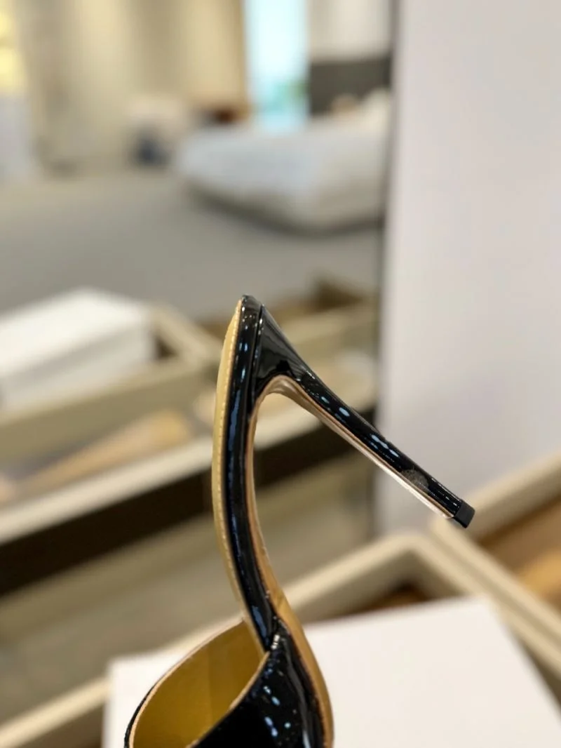 UrbanChic Gianvito Rossi Sandals 10016