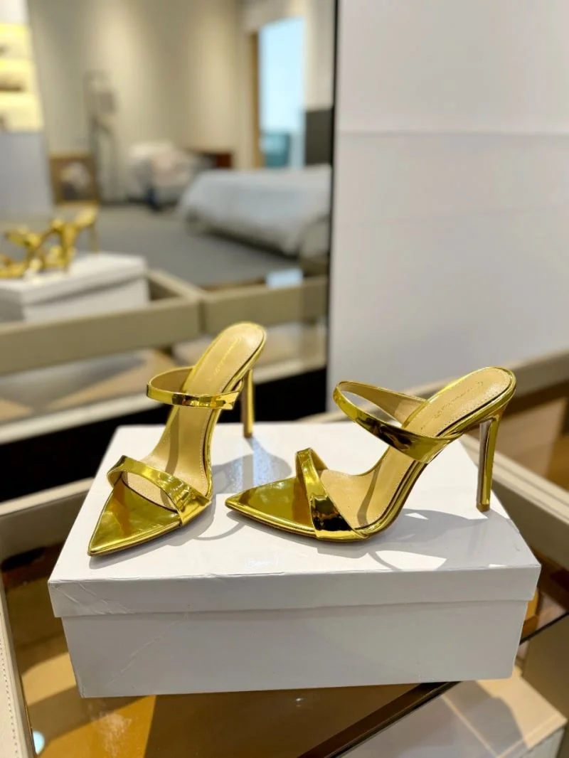 Premium Gianvito Rossi Sandals 10074