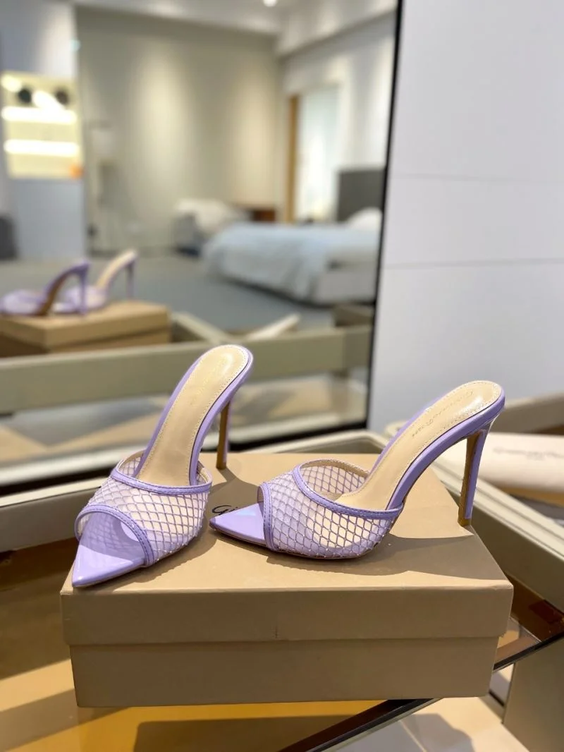 HighPerformance Gianvito Rossi Sandals 9969