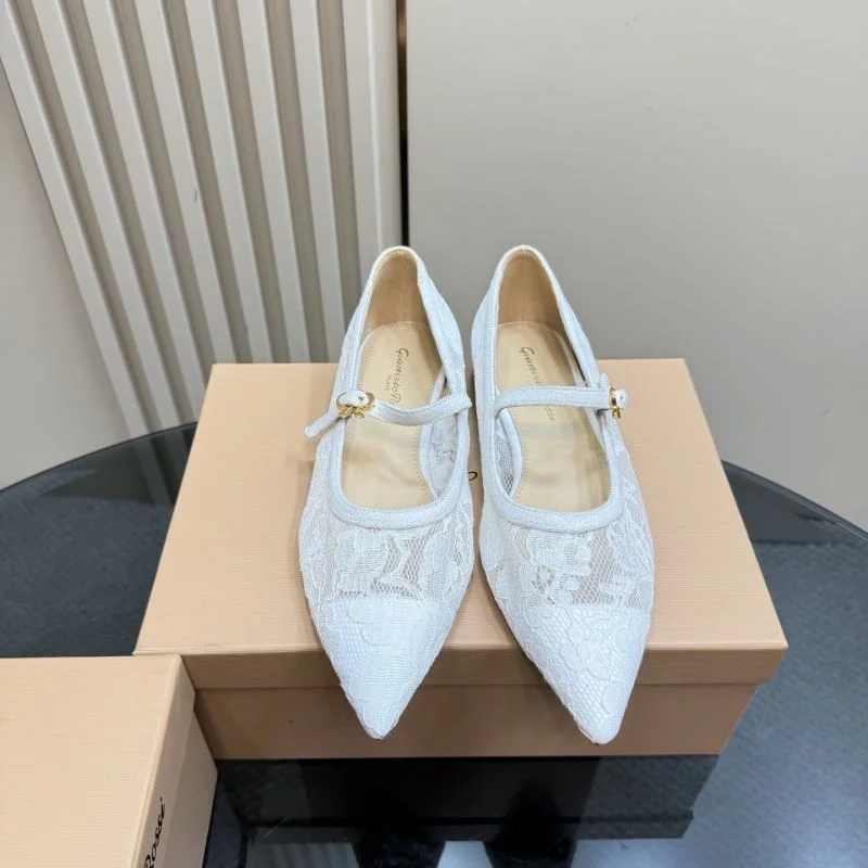Effortless Gianvito Rossi Shoes 10017