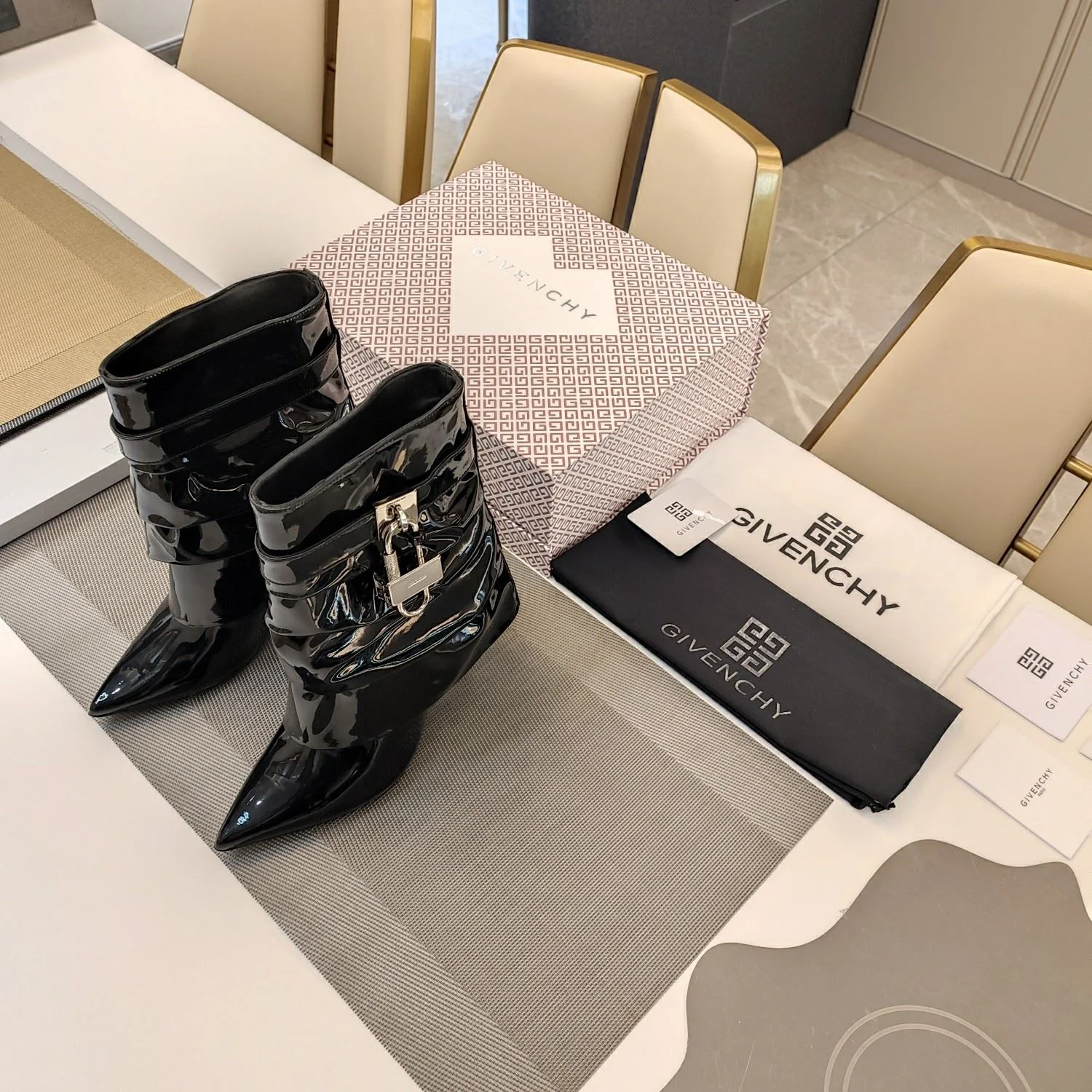 Fashionable Givenchy Boots 8090