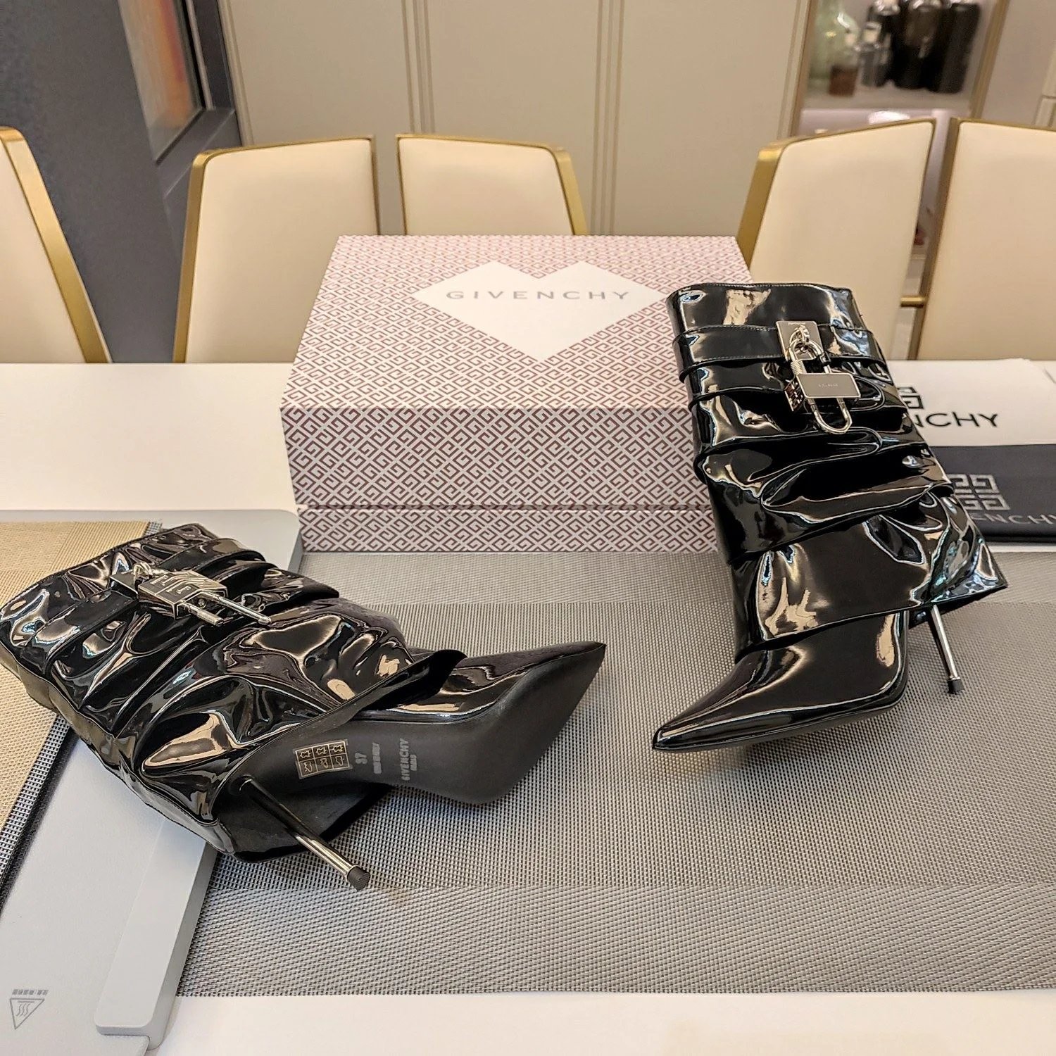 Fashionable Givenchy Boots 8090