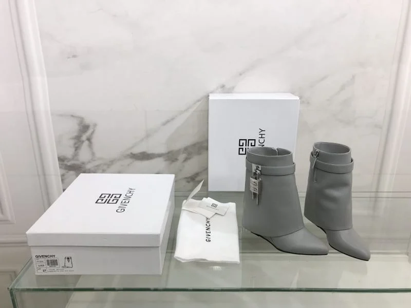 WaterResistant Givenchy Boots 15708
