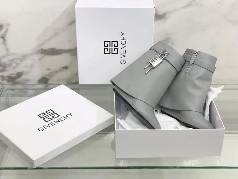 WaterResistant Givenchy Boots 15708