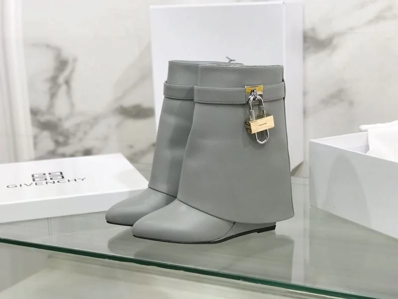 WaterResistant Givenchy Boots 15708