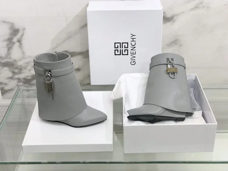 WaterResistant Givenchy Boots 15708