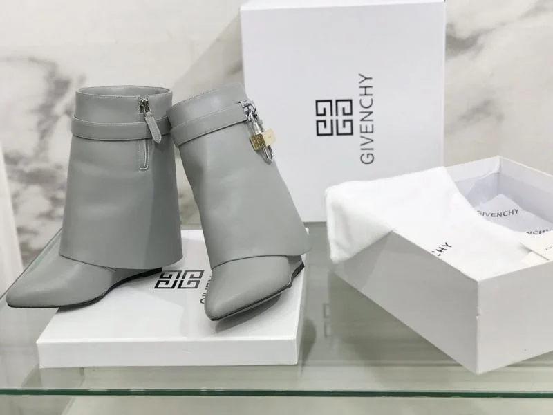 WaterResistant Givenchy Boots 15708