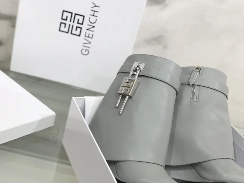 WaterResistant Givenchy Boots 15708