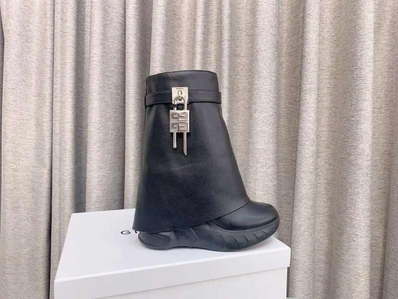 TechFriendly Givenchy Boots 15693