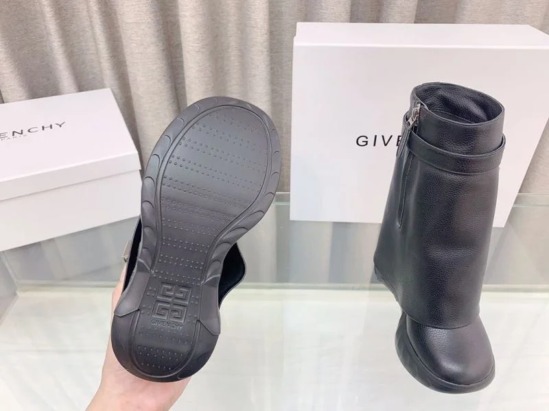 TechFriendly Givenchy Boots 15693
