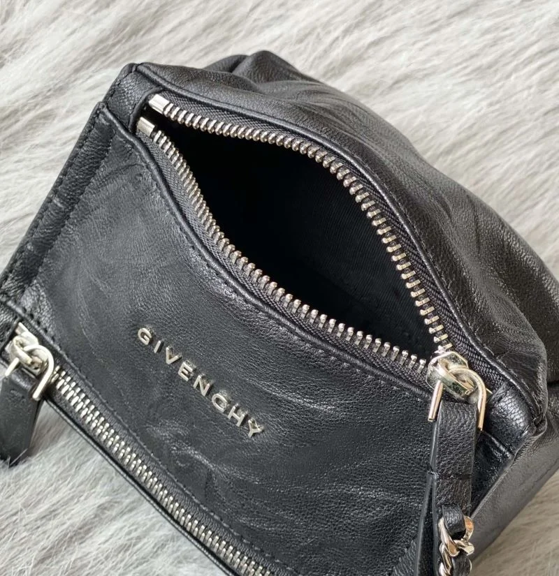 WrinkleFree Givenchy Clutch Bags 44999