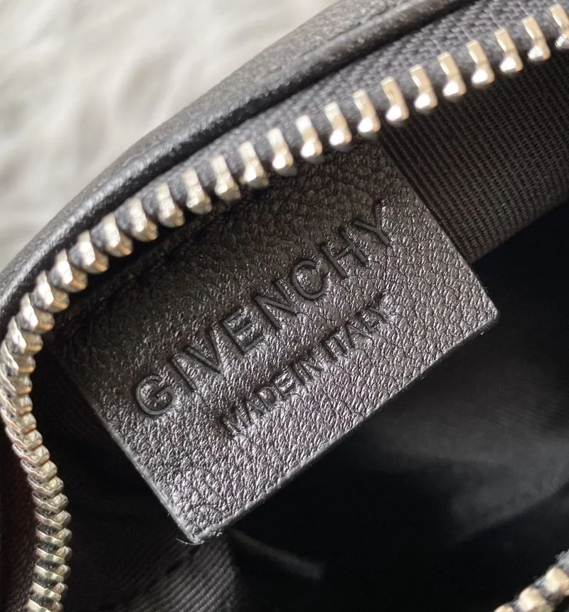 WrinkleFree Givenchy Clutch Bags 44999