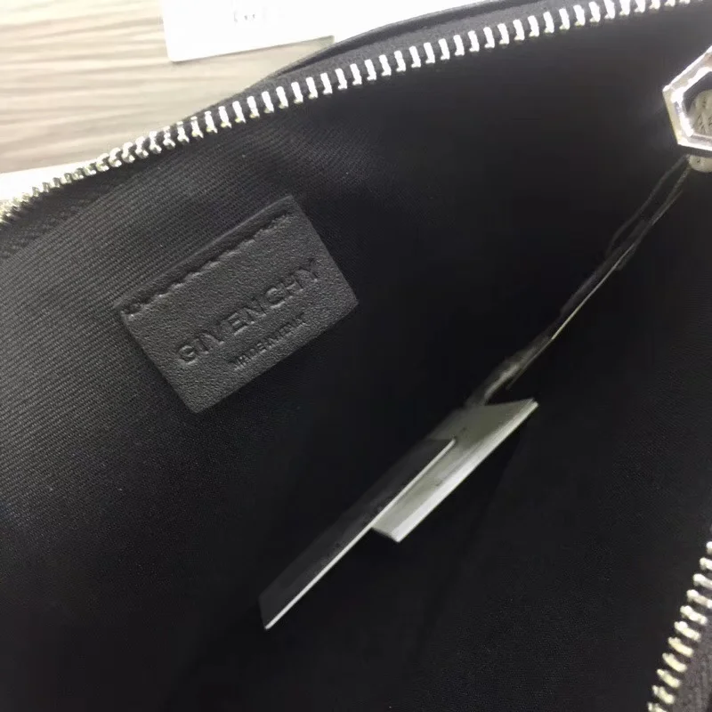UrbanChic Givenchy Clutch Bags 44806