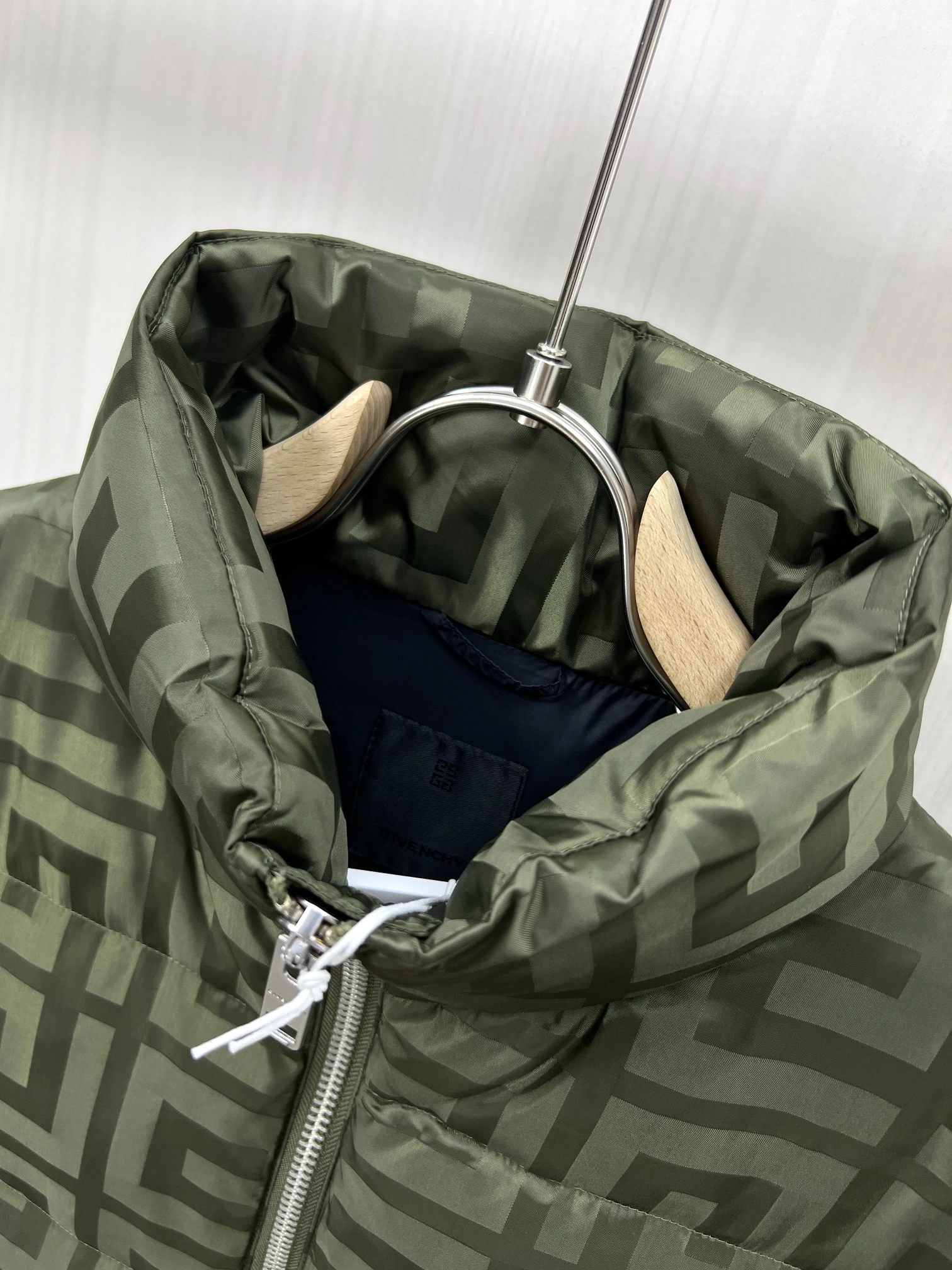 QuickDry Givenchy Down Jackets 124221