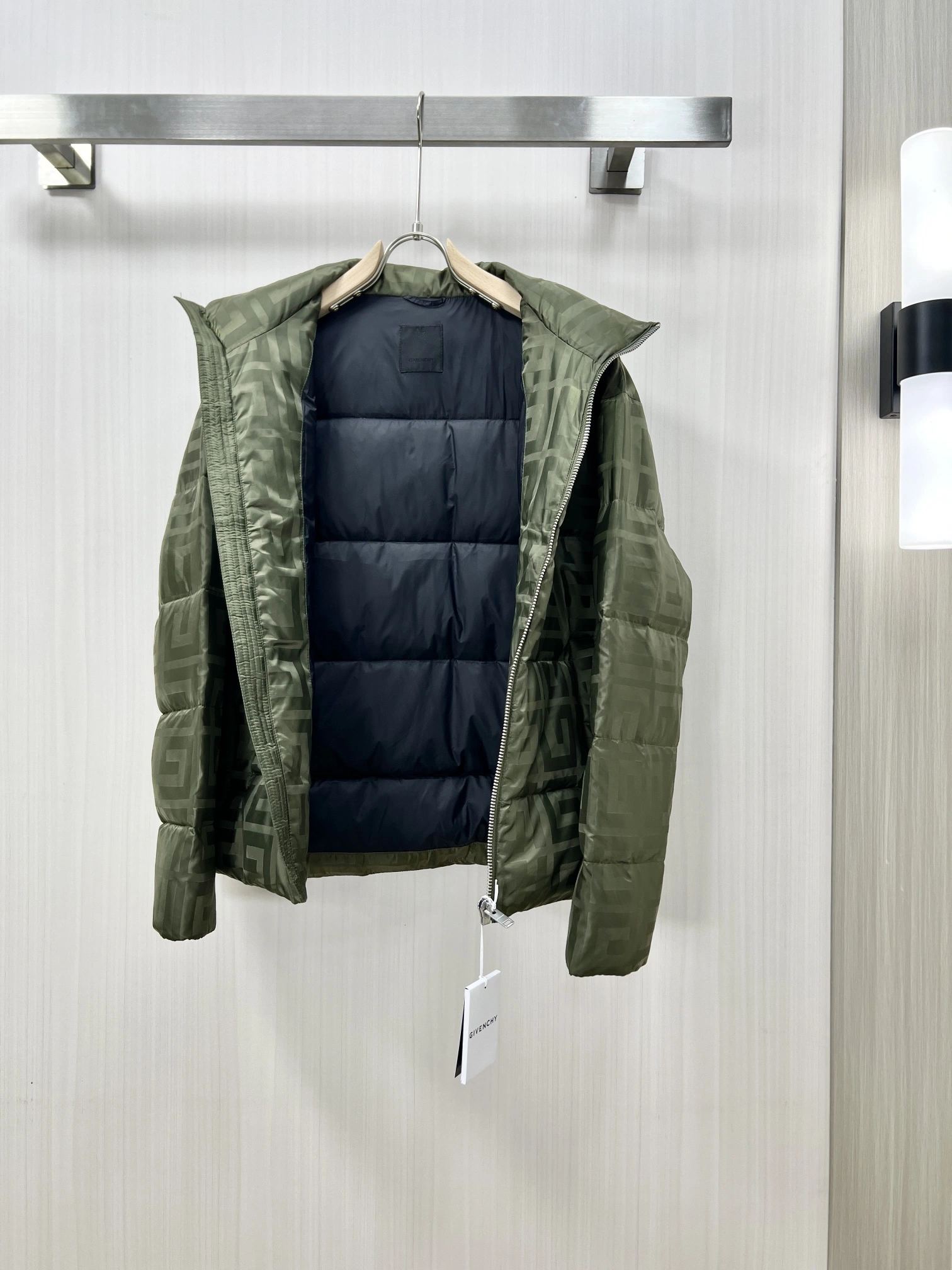 QuickDry Givenchy Down Jackets 124221
