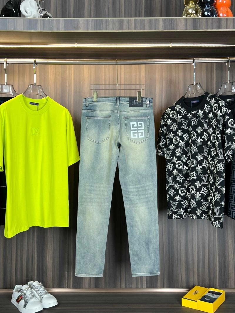 Vibrant Givenchy Jeans 124109