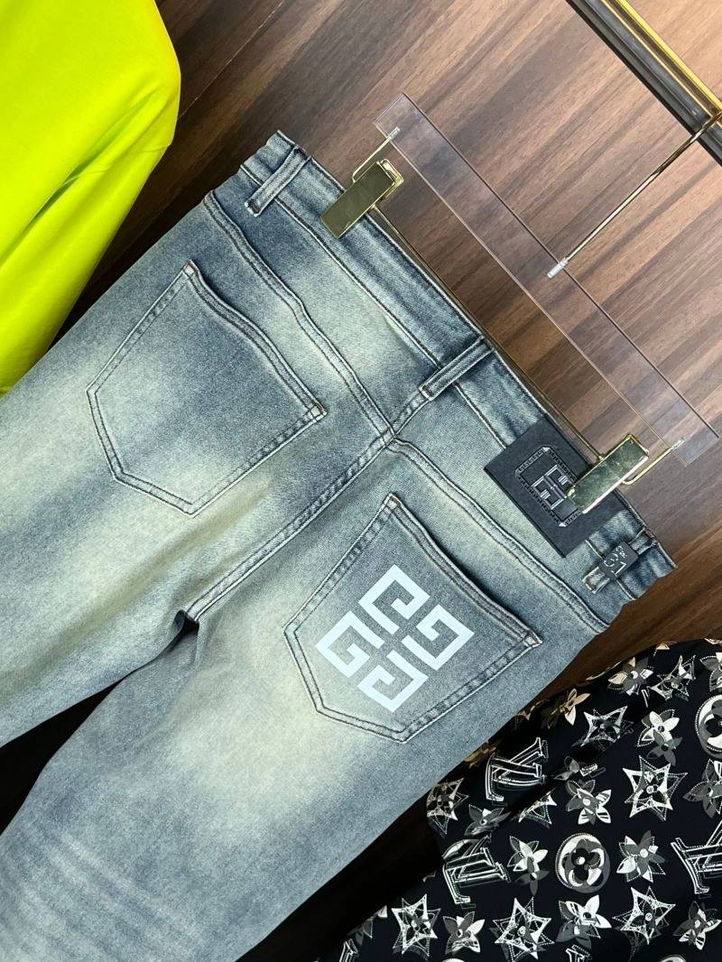 Vibrant Givenchy Jeans 124109