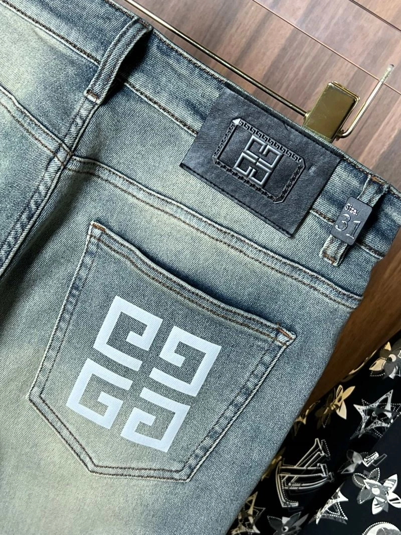 Vibrant Givenchy Jeans 124109