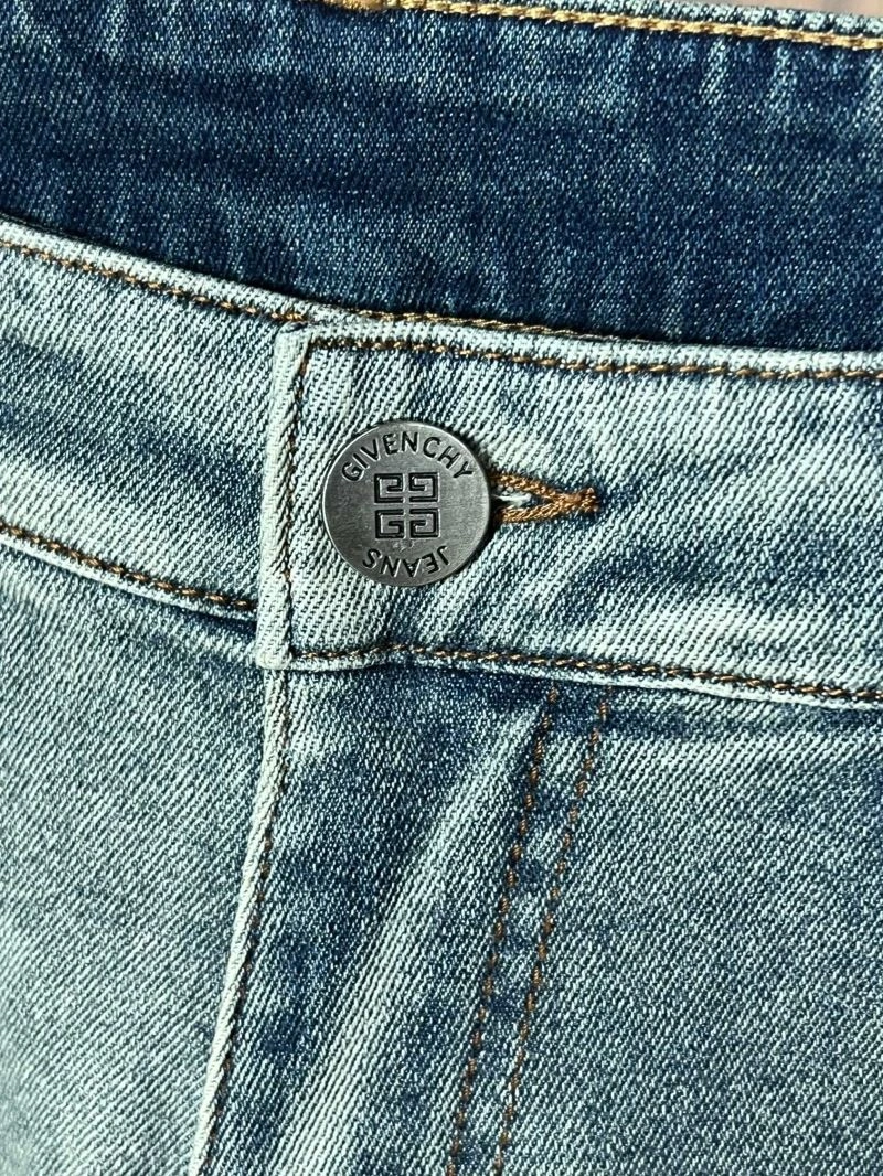 Vibrant Givenchy Jeans 124109