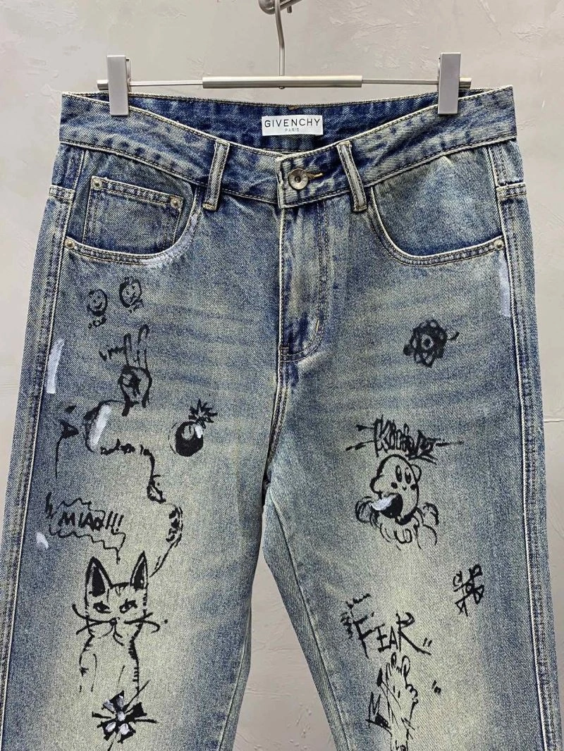 EyeCatching Givenchy Jeans 123934