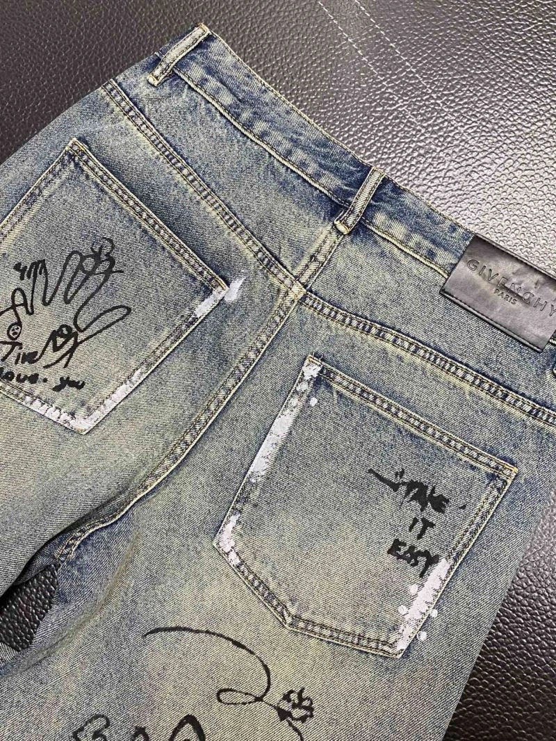 EyeCatching Givenchy Jeans 123934
