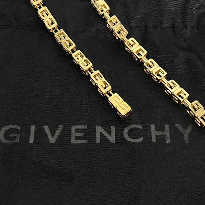 Compact Givenchy Necklaces 212182