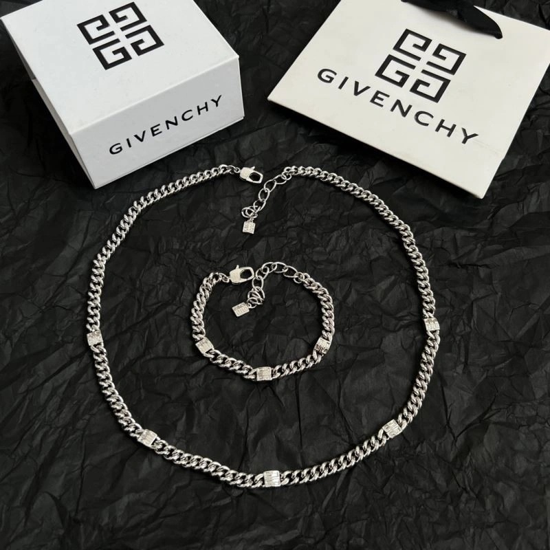 Givenchy Necklaces Trendy 208754