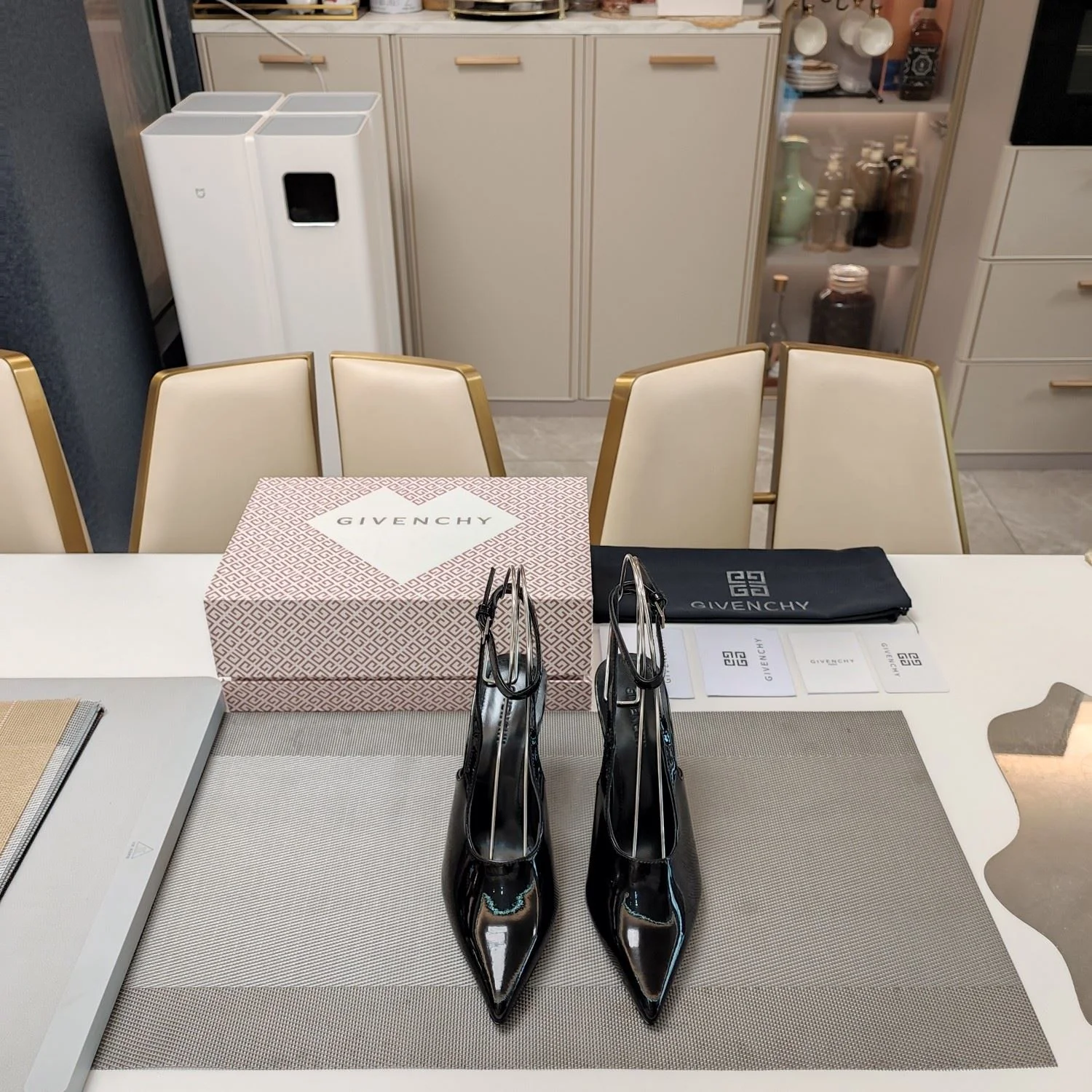 Givenchy Sandals TravelReady 8095
