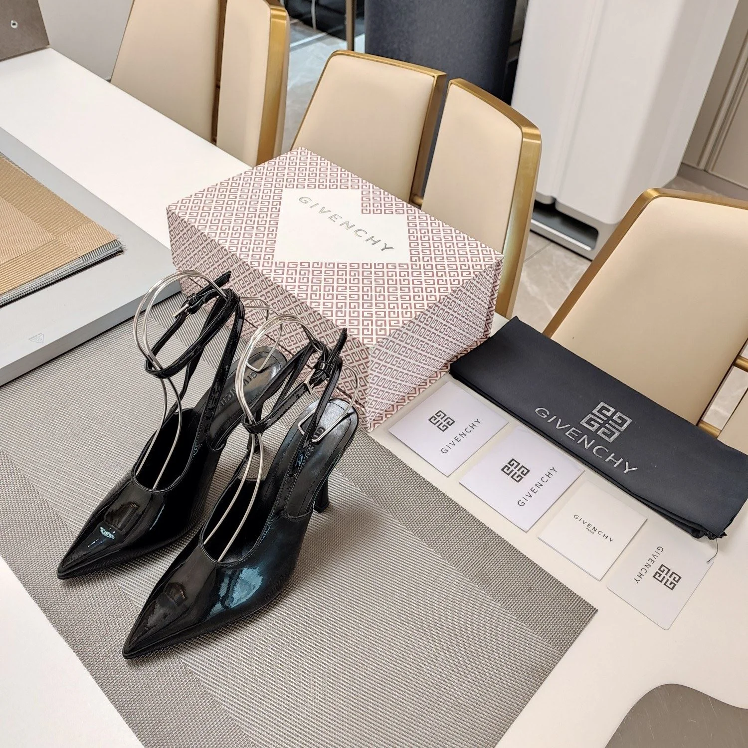 Givenchy Sandals TravelReady 8095