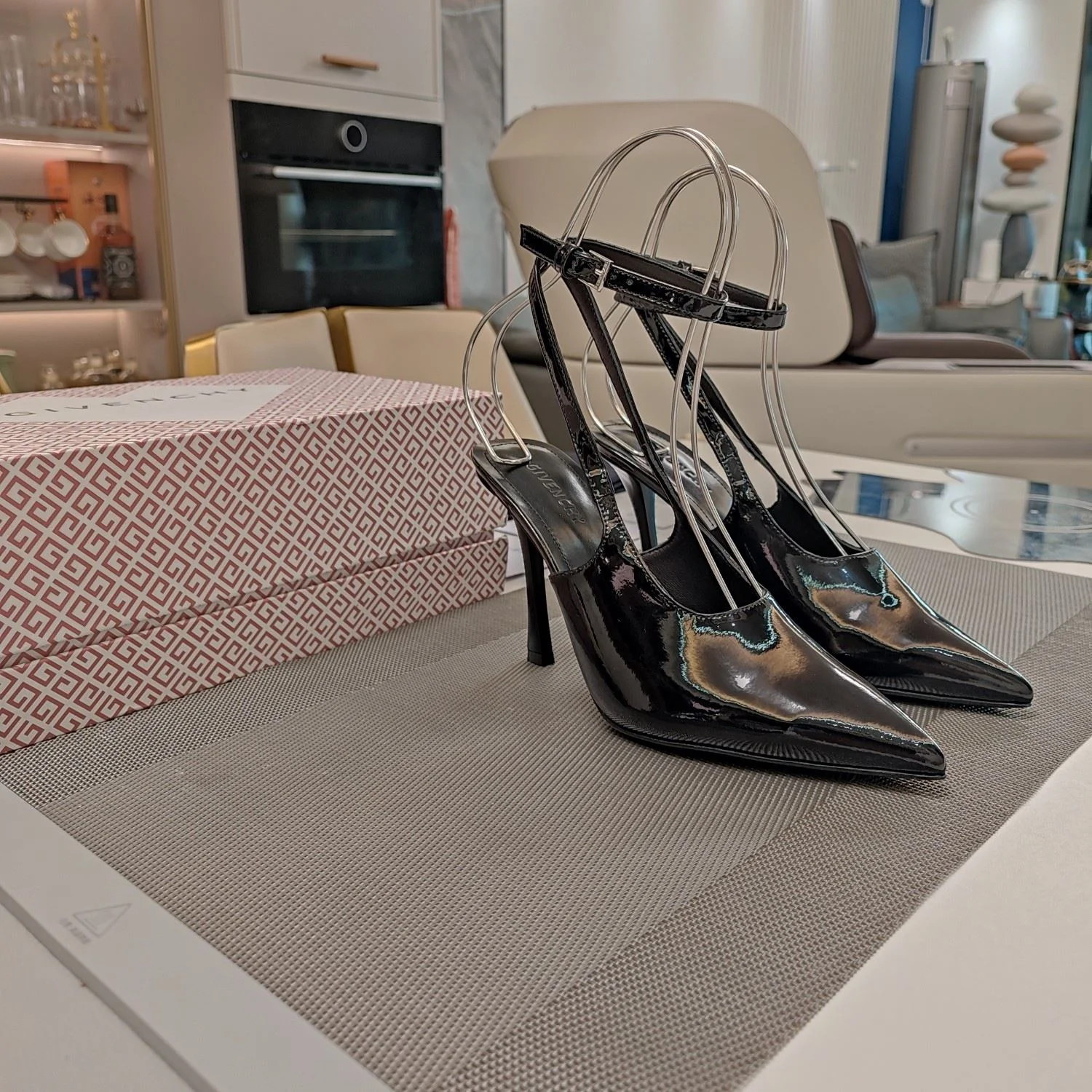 Givenchy Sandals TravelReady 8095