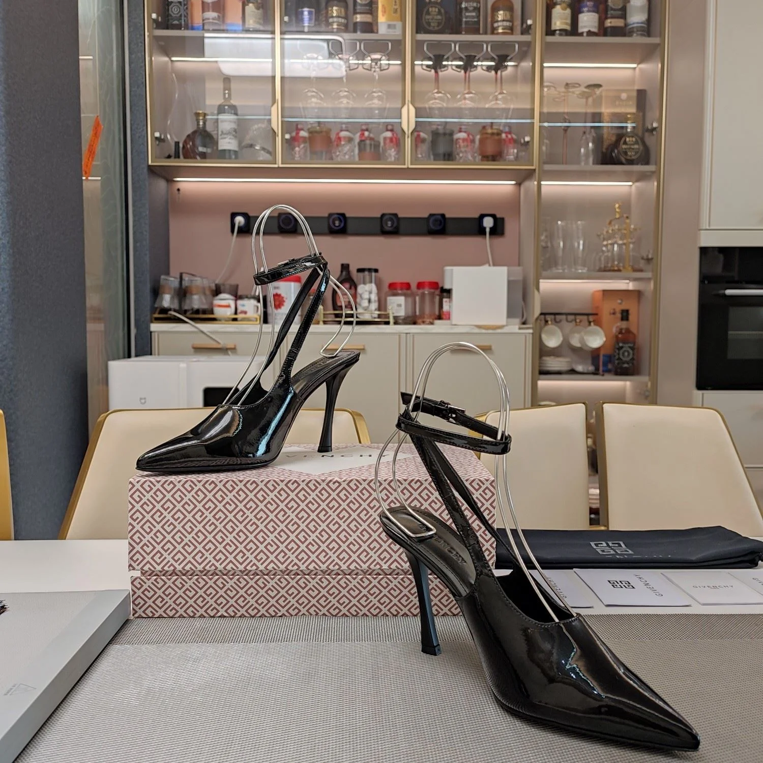 Givenchy Sandals TravelReady 8095