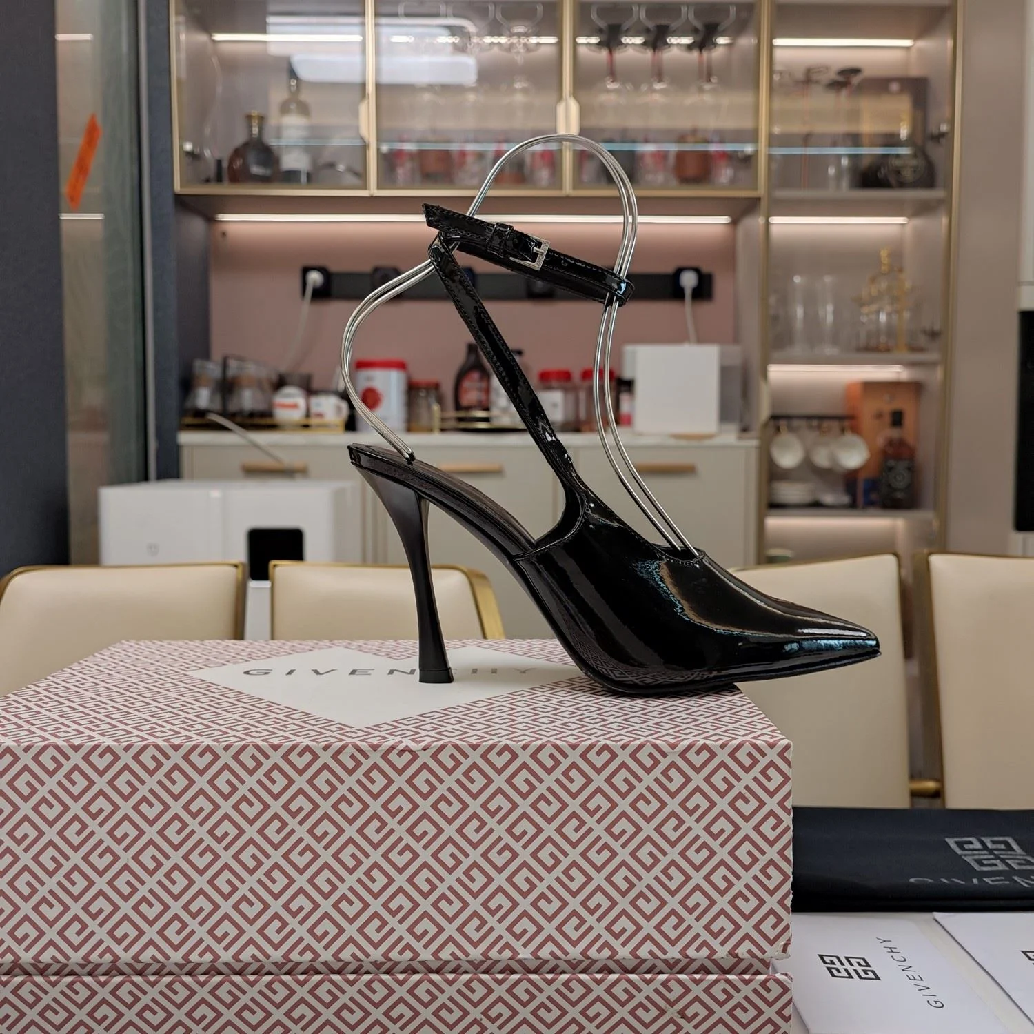 Givenchy Sandals TravelReady 8095