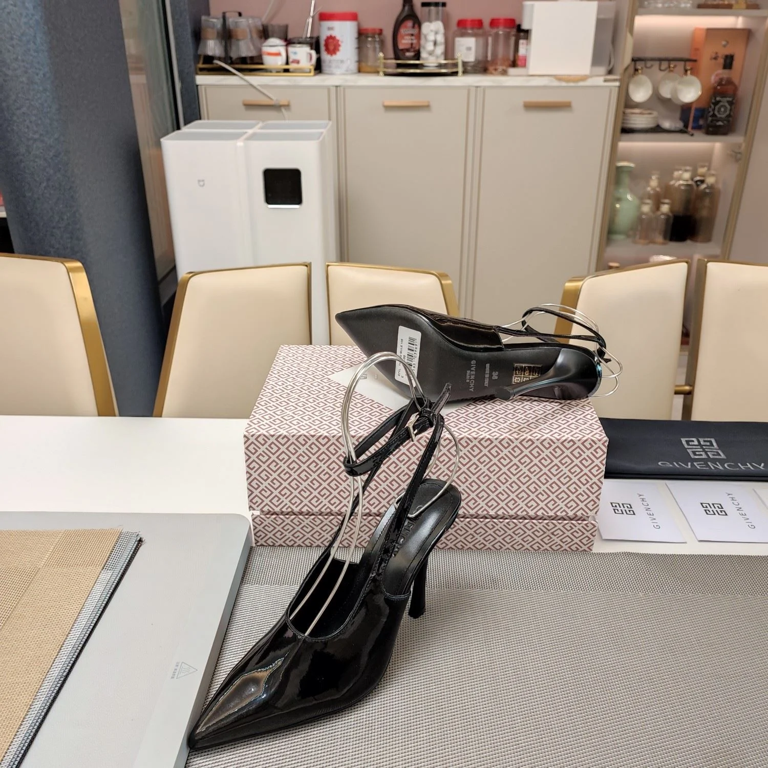 Givenchy Sandals TravelReady 8095