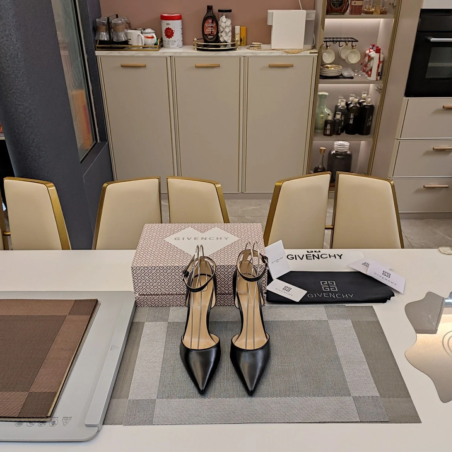 UrbanStyle Givenchy Sandals 8100