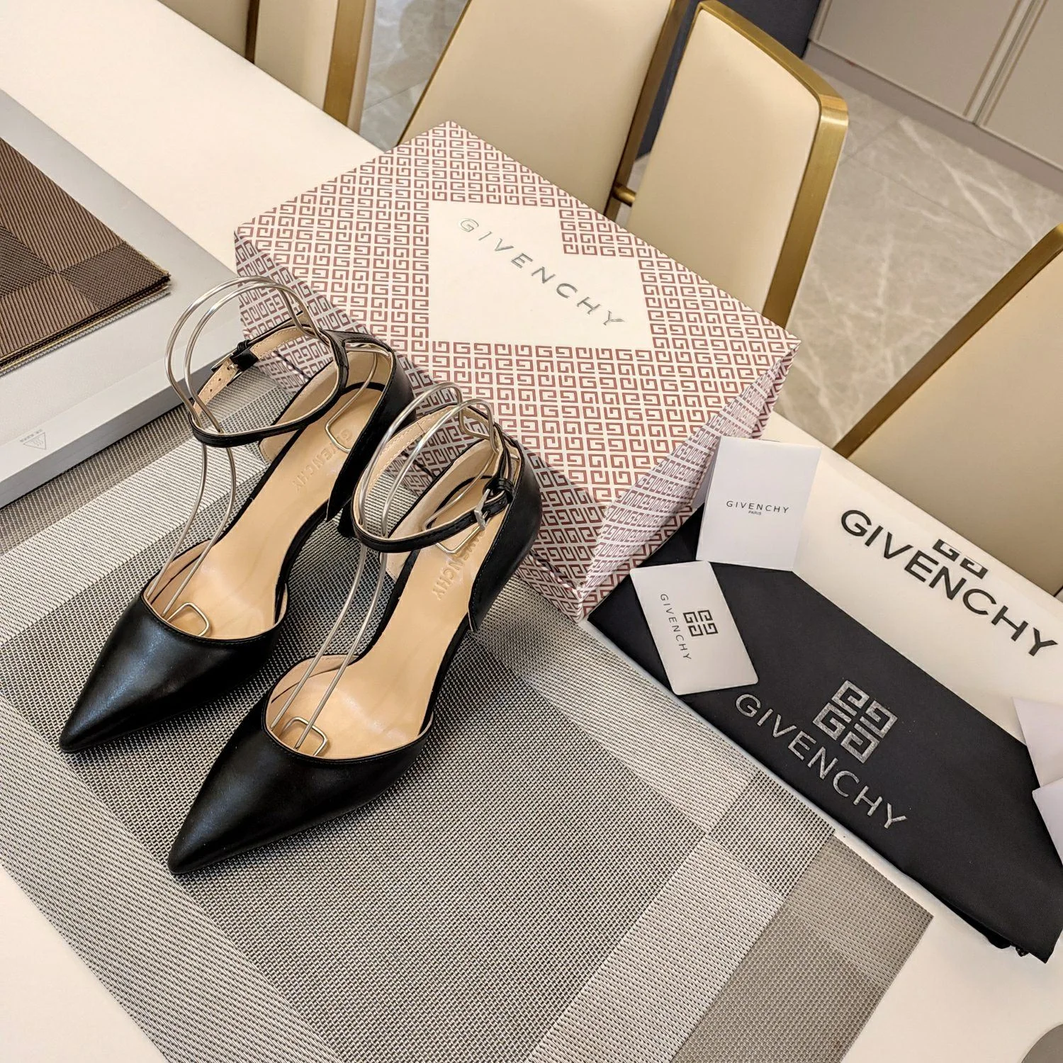 UrbanStyle Givenchy Sandals 8100