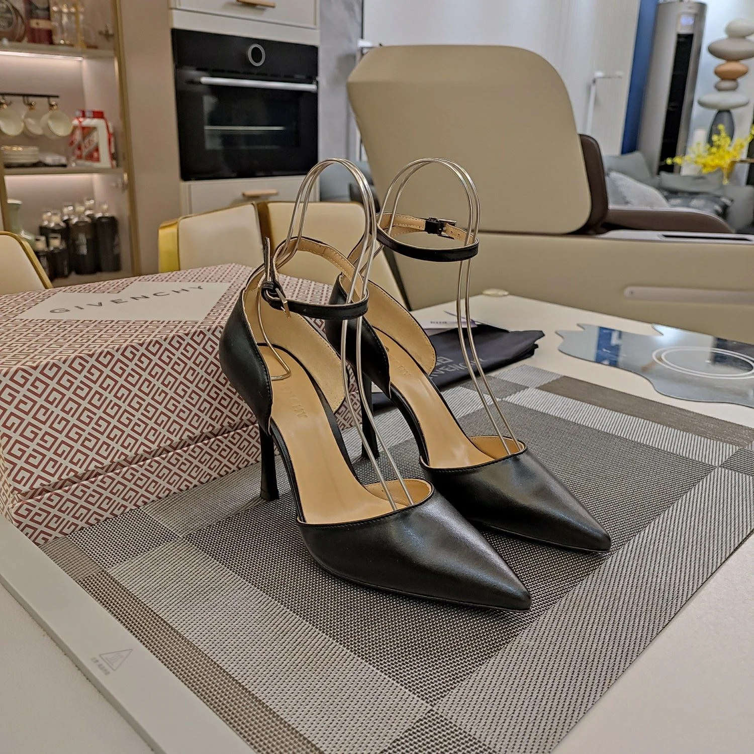 UrbanStyle Givenchy Sandals 8100