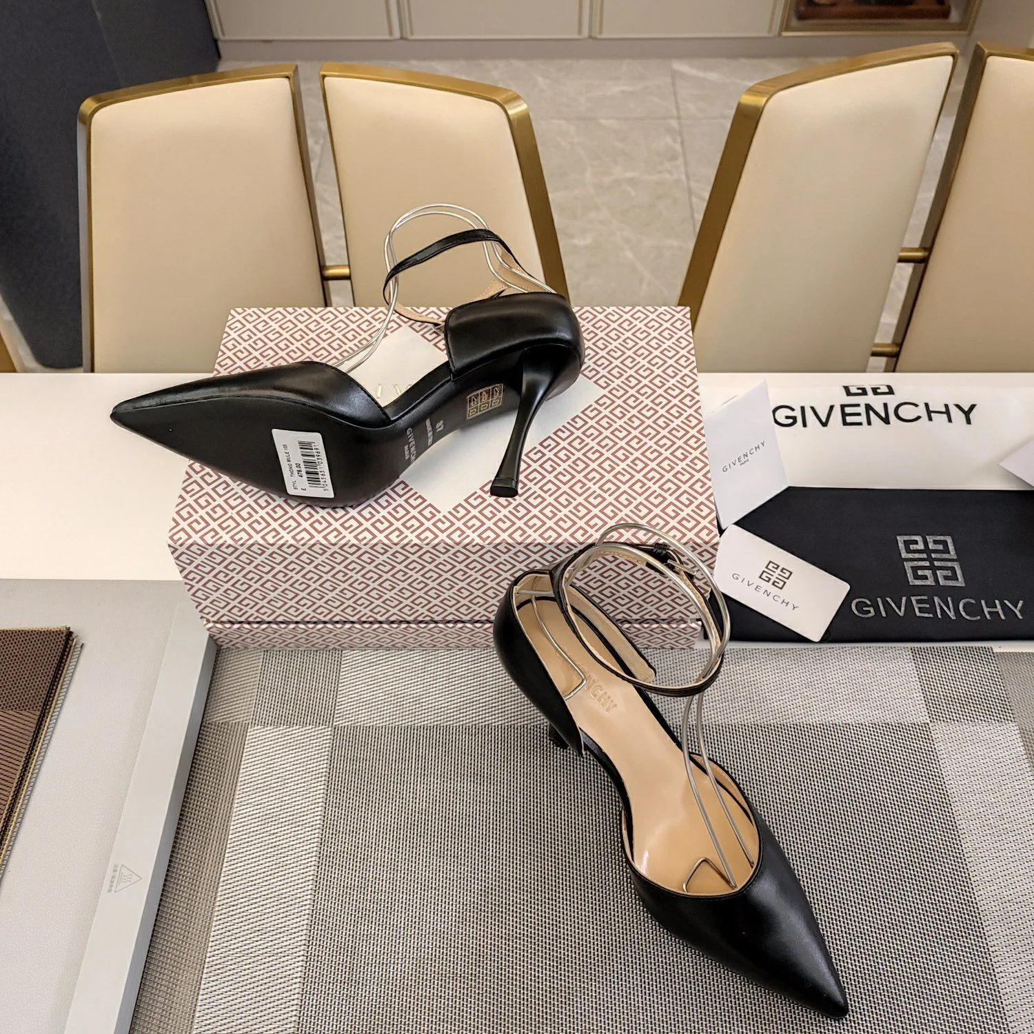 UrbanStyle Givenchy Sandals 8100