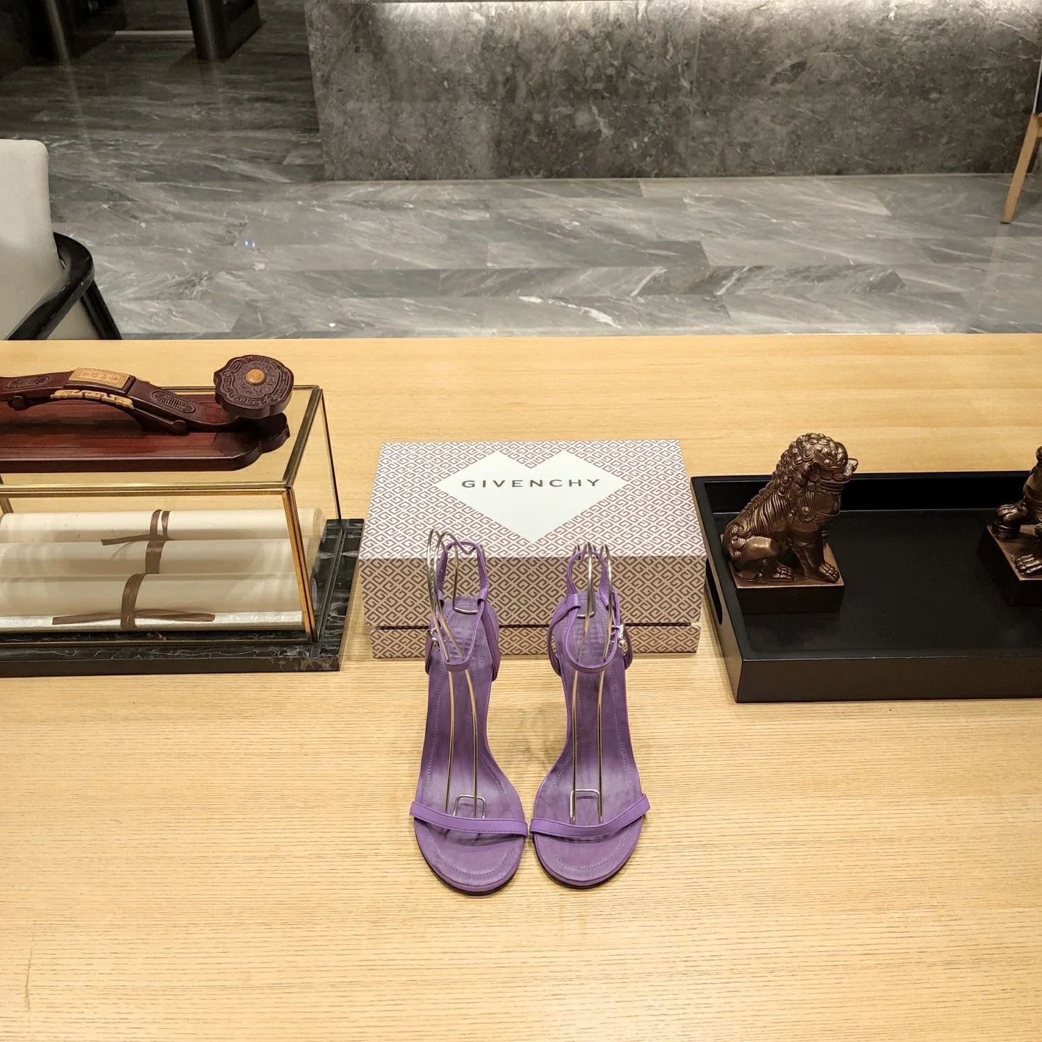Givenchy Sandals WellDesigned 8073