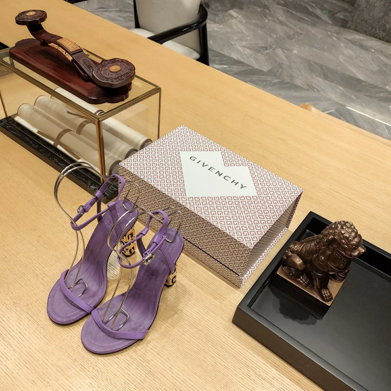 Givenchy Sandals WellDesigned 8073