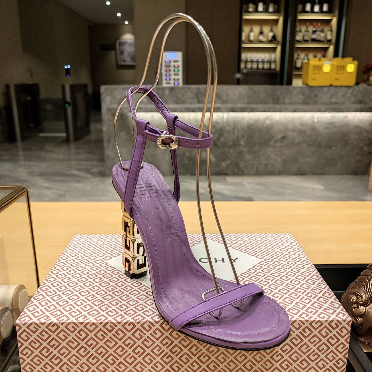 Givenchy Sandals WellDesigned 8073