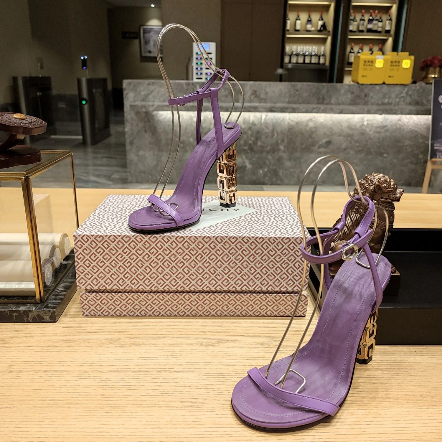 Givenchy Sandals WellDesigned 8073