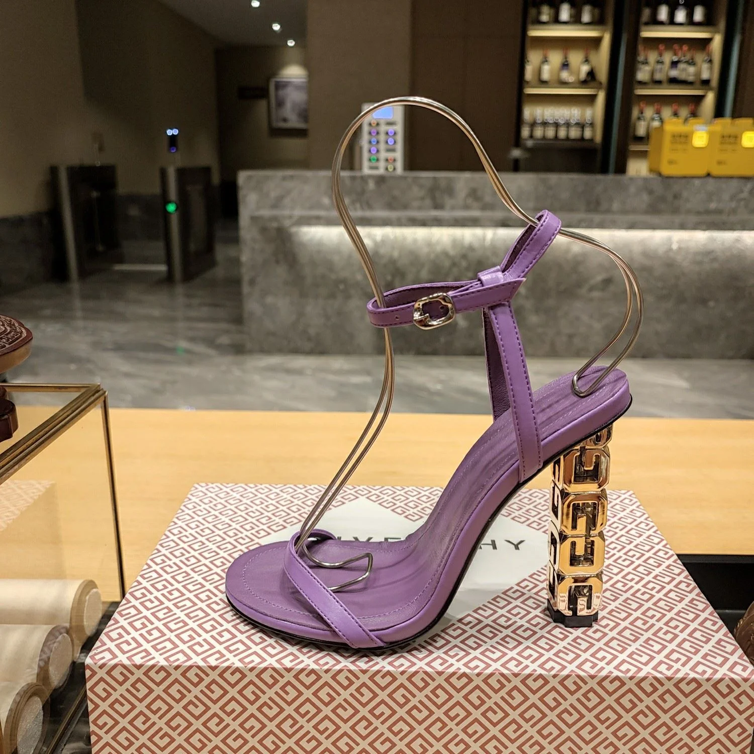 Givenchy Sandals WellDesigned 8073